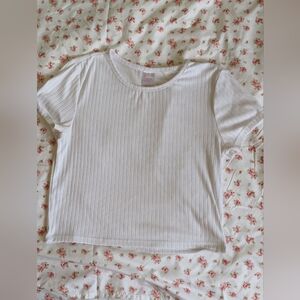 White baby tee: Large: "No Boundaries"